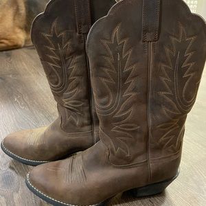Size 6c Ariat boots